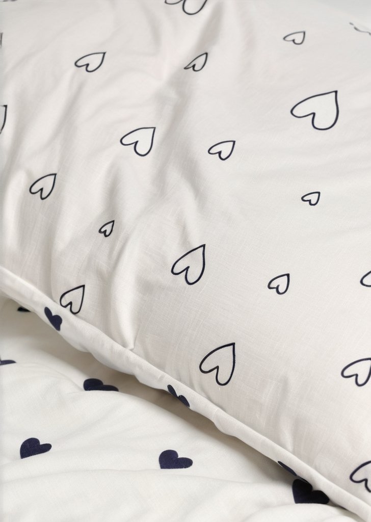 Komplet pościeli w czarno-białe serce - obrazek 3