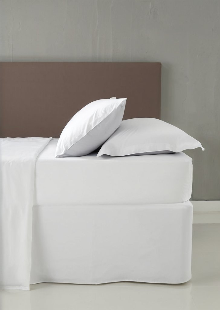 Dopasowana prześcieradło z falbanką w kolorze białym, łatwym w żelazie, z perkalu - obrazek 2