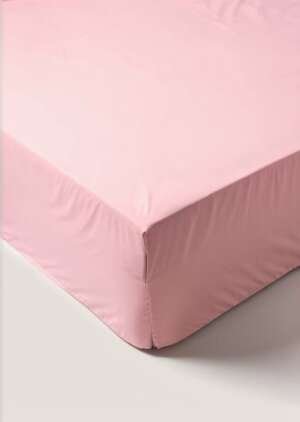 Różowe dopasowane prześcieradło