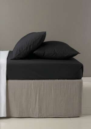 Czarne, bardzo głąboko czesane prześcieradło Easy Iron Percale