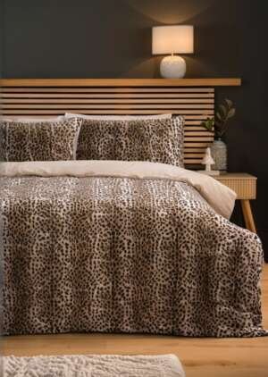 Zestaw pościeli ze sztucznego futra w kolorze brązowym w panterką