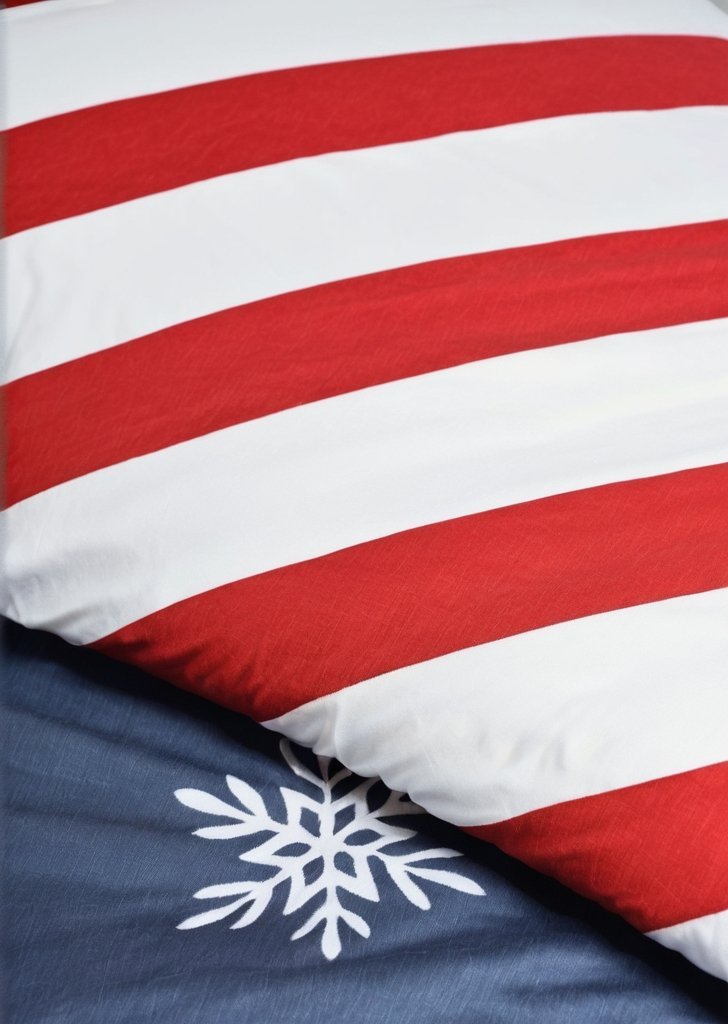 Granatowy zestaw poszewek na kołdrą świąteczne elfy - obrazek 3