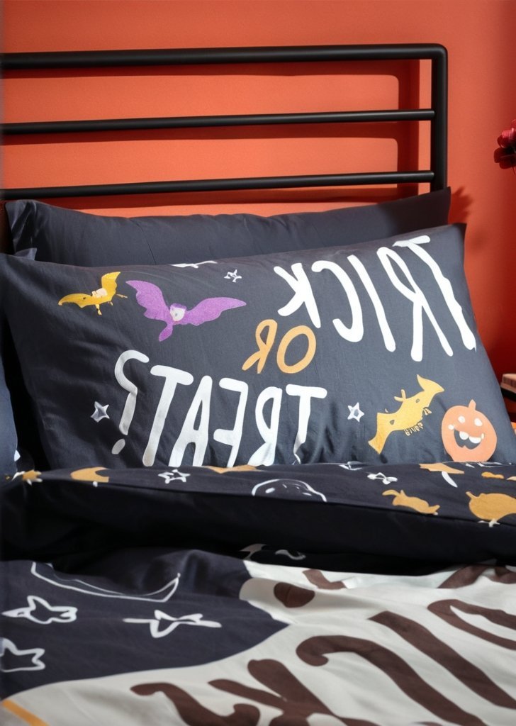 Czarny zestaw dwustronnych poszewek na kołdrą Cukierek albo psikus na Halloween - obrazek 3