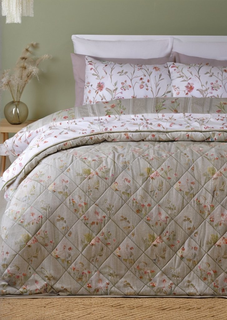 Dwustronna pikowana narzuta z bawełny w kwiaty szczotkowana Grasmere w kolorze zielonym - obrazek 2